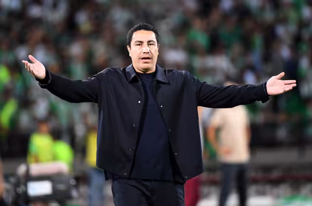 Efraín Juárez polémico pero con buen paso