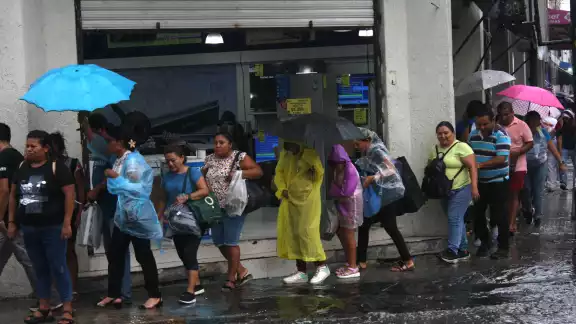Se espera que en mayo y junio se registren precipitaciones de fuertes a muy fuertes, de larga duración Se espera que en mayo y junio se registren precipitaciones de fuertes a muy fuertes, de larga duración