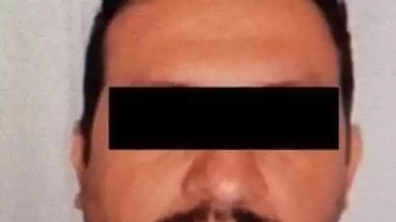 Más de 14 agentes utilizando armas largas calibre 50 catearon por completo la residencia Más de 14 agentes utilizando armas largas calibre 50 catearon por completo la residencia