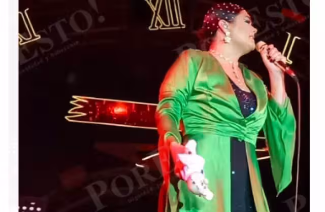 Yuridia también tiene su Dr. Simi: Así reacción cuando recibió su peluche en Cancún