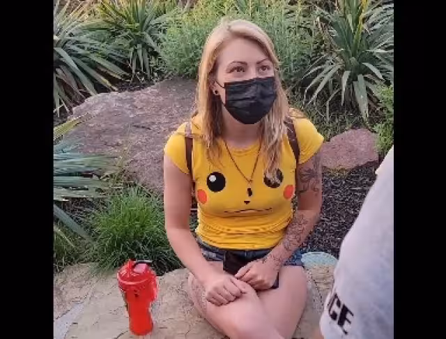 Bailey Breedlove también narró que uno de los elementos, le pedía ver su identificación oficial situación a la que no cedió