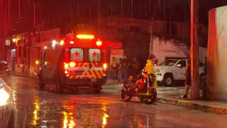 Motorista lesionada y daños materiales en percances nocturnos