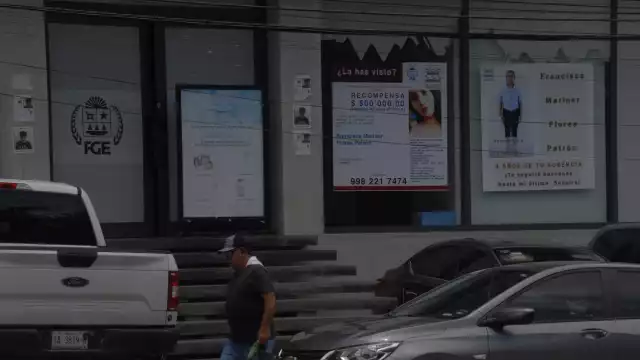 Los familiares pegaron las fichas de búsqueda para sensibilizar a la población