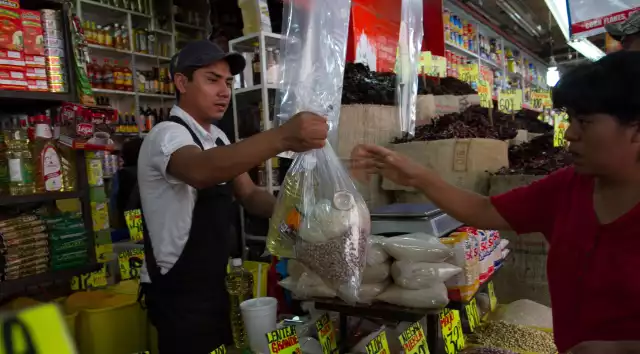 El incremento del 13% al salario mínimo favorecerá a 500 mil empleados a partir de enero