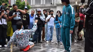 Las "batallas de aura" saltan de las redes a las calles latinoamericanas