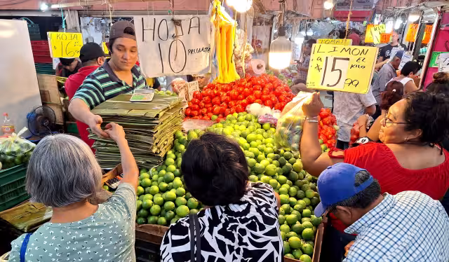 La hoja de plátano y la masa, entre los productos más demandados en los mercados