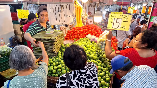 La hoja de plátano y la masa, entre los productos más demandados en los mercados