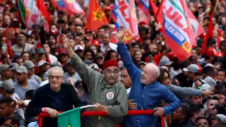 El gobierno de Lula adelanta pagos de programa social antes de la segunda vuelta electoral en Brasil