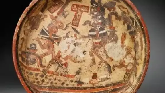 El plato maya fue de lo más buscado en la subasta El plato maya fue de lo más buscado en la subasta