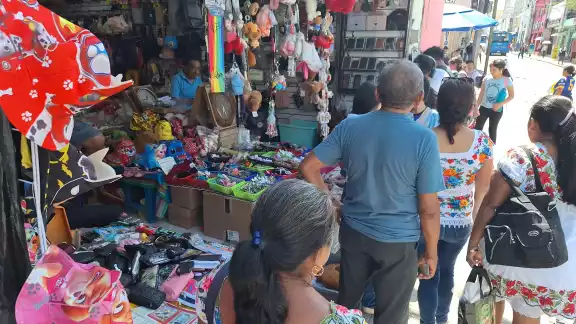 Los comerciantes afirman que en los últimos días se ha comenzado a registrar mayor movimiento. Los comerciantes afirman que en los últimos días se ha comenzado a registrar mayor movimiento.