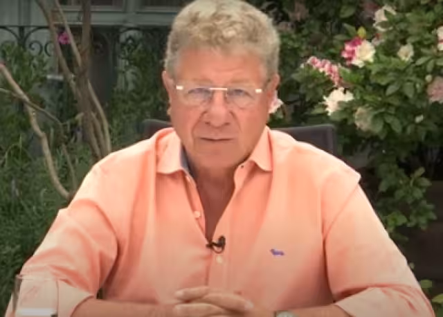 Carlos Alazraki durante su programa