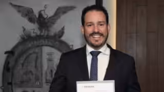 Renuncia secretario de Economía del Gobierno de Sinaloa, tras cateo de la FGE en un bar de su propiedad