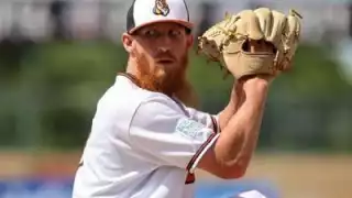 Piratas de Campeche Refuerzan su Bullpen con el Pitcher Darrell Thompson