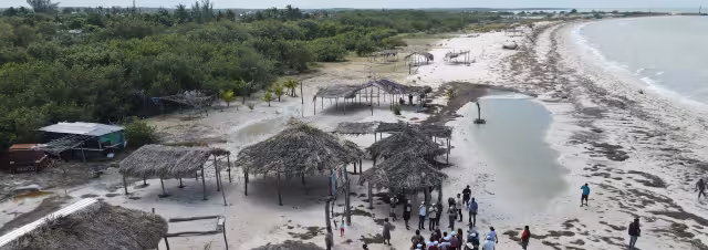 Celestún presenta graves daños en la zona costera