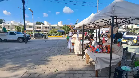 Inconformes exhortan a las autoridades municipales a investigar estos abusos, pues se les dificulta sacar para sus gastos esenciales.