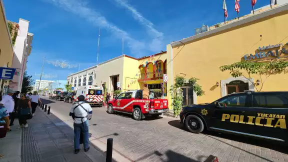 Policías y bomberos de la SSP atendieron el hecho en el restaurante del Centro de Mérida Policías y bomberos de la SSP atendieron el hecho en el restaurante del Centro de Mérida