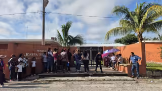 Padres exigen destitución de director de escuela en Champotón; no enseña y mezcla grados, acusan