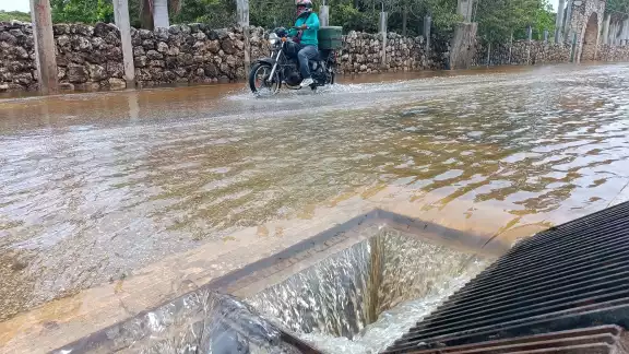 Colonias aún quedan inundadas