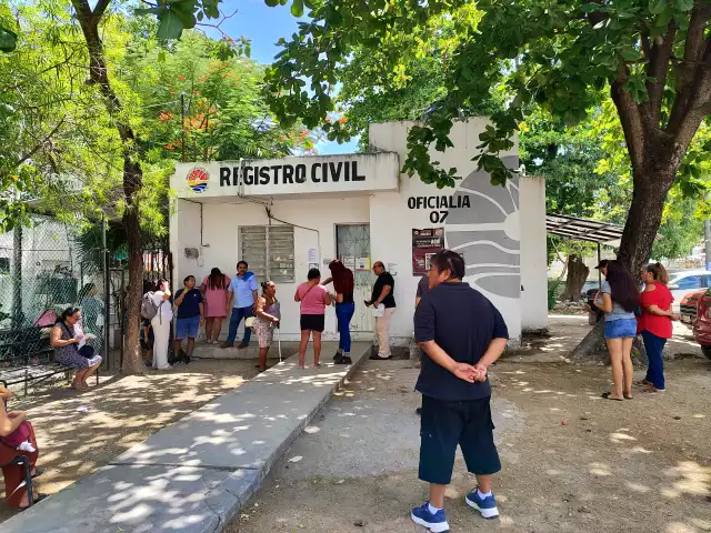 Dos querellas formales enfrentan empleados del Registro Civil y una, los de Fiscalización