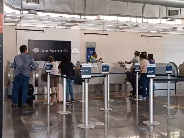 Aeropuertos de Campeche sin protección: No incluidos en la política de protección ante el Huracán Beryl.