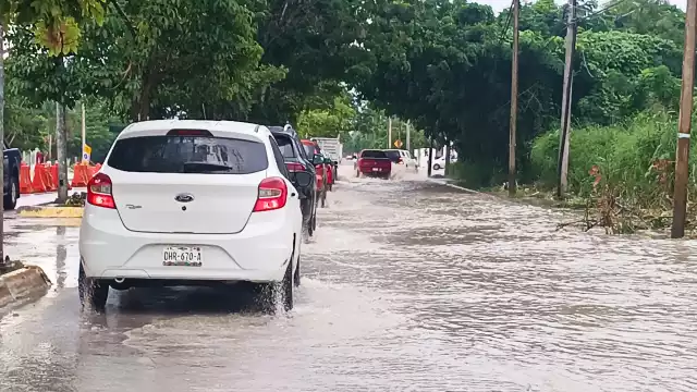 Las lluvias intensas continuarán durante el fin de semana en Campeche y la Península de Yucatán, afectando actividades sociales y laborales