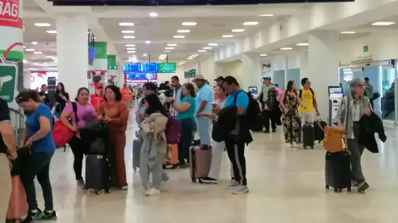 De los vuelos demorados, 14 fueron en vuelos de llegada y 39 de salida De los vuelos demorados, 14 fueron en vuelos de llegada y 39 de salida