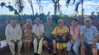 Experiencia inolvidable en el Tren Maya: Don Arnulfo viaja por primera vez en el ferrocarril junto a su familia 