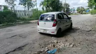 Vecinos de la  colonia In House de Cancún exponen  el mal estado de sus calles y la falta de ayuda  de autoridades 