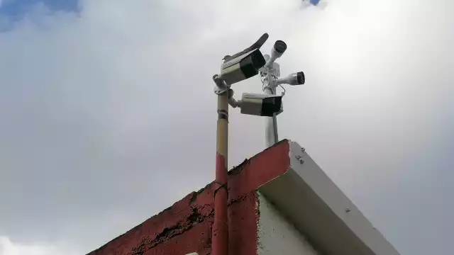 Los personas invierten en sus hogares importantes sumas de dinero para la colocación de alambrados, puertas metálicas y circuitos cerrados de vigilancia