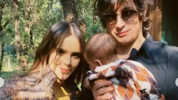 Yuya y Siddhartha celebraron la primera Navidad en compañía de Mar. Foto: Instagram @yuyacst