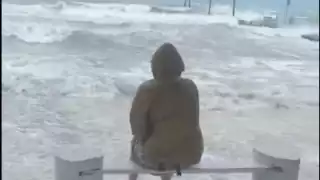 En redes sociales, usuarios han compartido videos en donde se aprecia la intensidad de la marea