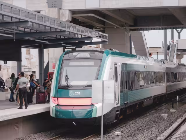 El Tren Maya conecta Cancún con múltiples destinos en el sureste de México, con opciones para diferentes tipos de viajeros