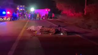 El conductor perdió la vida al instante y su cuerpo quedó sobre la cinta asfáltica.