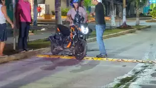 Motociclista se lesiona tras derrapar en la colonia Justo Sierra