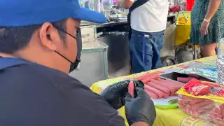 Reabre polémico puesto de salchipulpos en la Feria de Xmatkuil 