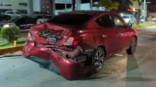 Aparatosa colisión en Campeche deja daños pero sin heridos