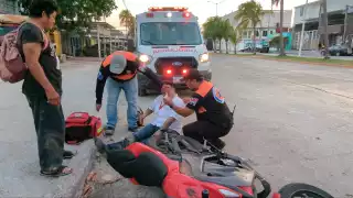 Paramédicos de Protección Civil atendieron el llamado de emergencia.