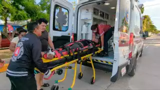 El hombre lesionado tuvo que ser trasladado de urgencia a un hospital.