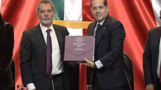 Hacienda entrega Paquete Económico 2027 a diputados; prevé crecimiento de México, de hasta un 2.5%