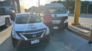 Taxi y combi colectiva chocan en Ciudad del Carmen; no hubo lesionados