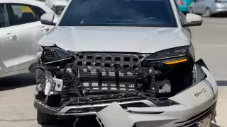 Fuerte choque entre camioneta y camión repartidor provoca caos vial en Ciudad del Carmen