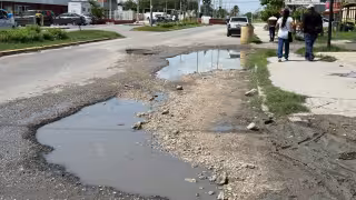 Se vuelve invisible cuando llueve: Alertan por peligroso hoyanco en avenida de Champotón