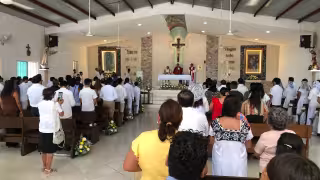 24 jóvenes reafirman su fe y rechazan las drogas durante Confirmación en Campeche