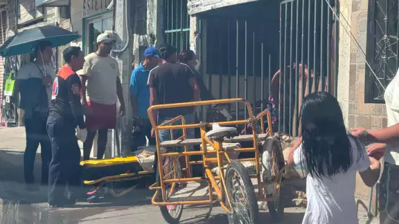Paramédicos de Protección Civil atendieron a un hombre inconsciente en Santa Rosalía. Paramédicos de Protección Civil atendieron a un hombre inconsciente en Santa Rosalía.