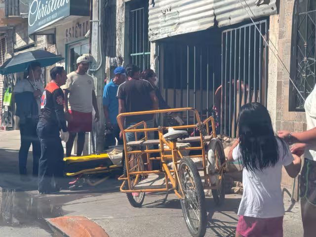 Paramédicos de Protección Civil atendieron a un hombre inconsciente en Santa Rosalía.