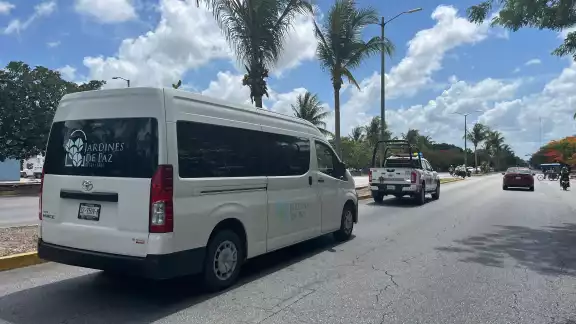 El recorrido dio inició desde la funeraria con dirección al panteón Jardines de Paz