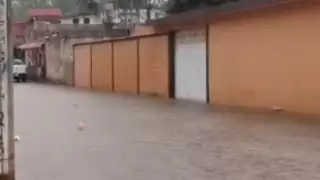 Poco después de las 3:00 de la tarde empezó a llover, pero a eso de las 4:00 arreció y se inundaron las calles