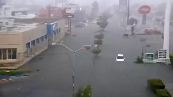 Usuarios reportan que el agua subió como 10 o 15 cm Usuarios reportan que el agua subió como 10 o 15 cm