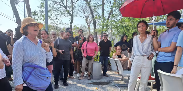 La Escuela acusa a los alumnos de “entorpecer” las actividades de la institución.