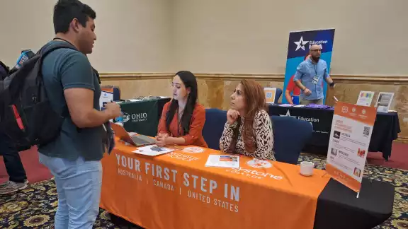 25 universidades de EE.UU. presentes en el evento para atraer estudiantes mexicanos. 25 universidades de EE.UU. presentes en el evento para atraer estudiantes mexicanos.